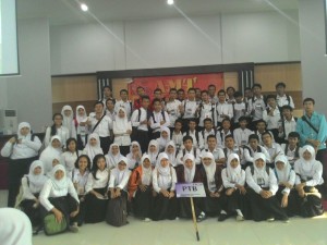 suasana foto bareng setelah selesai acara AMT